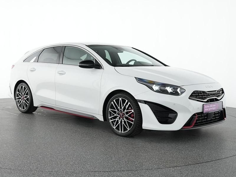 Gebraucht Kia ProCeed GT GT 204 PS (150 kW) 2022 Deluxeweiss Kleinwagen
