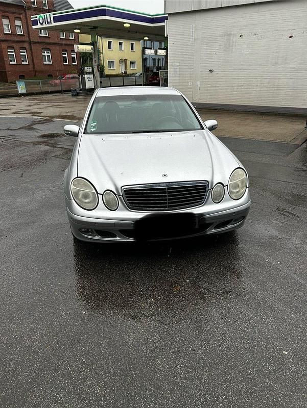 Gebraucht Mercedes E220 177 PS (130 kW) 2002 Silber Limousine