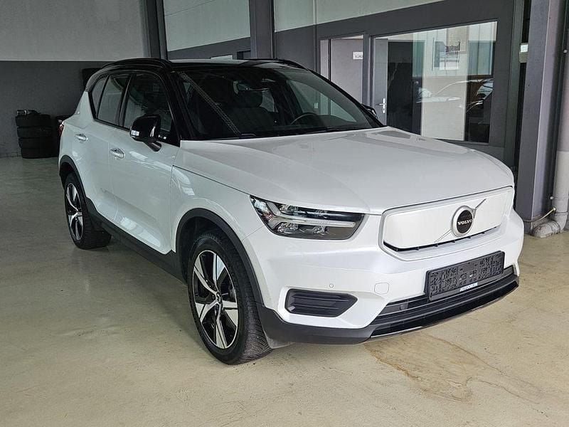 Crystal white Gebraucht 2022 Volvo XC40 Plus SUV | 26.900 € (Superpreis) - Bild 1/4