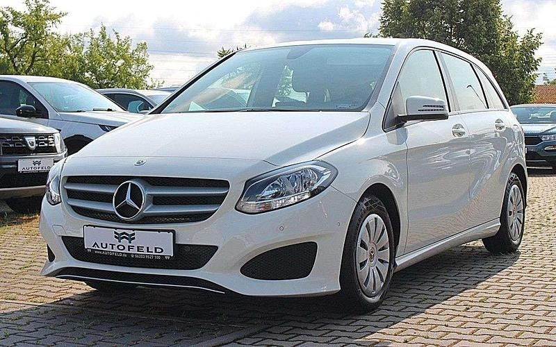 Weiß Gebraucht 2018 Mercedes B180 Van / Kleinbus | 13.000 € (Guter Preis) - Bild 1/4