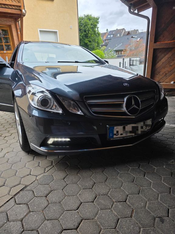 Grau Gebraucht 2011 Mercedes E250 Elegance Coupé | 11.000 € (Fairer Preis) - Bild 1/4