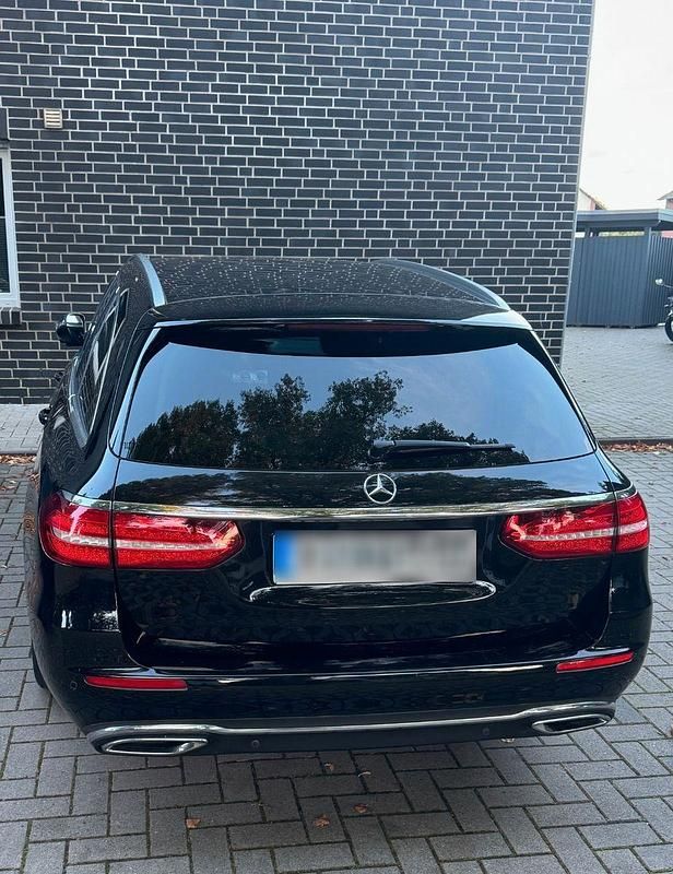 Gebraucht Mercedes E220 Avantgarde 194 PS (142 kW) 2017 Schwarz Kombi