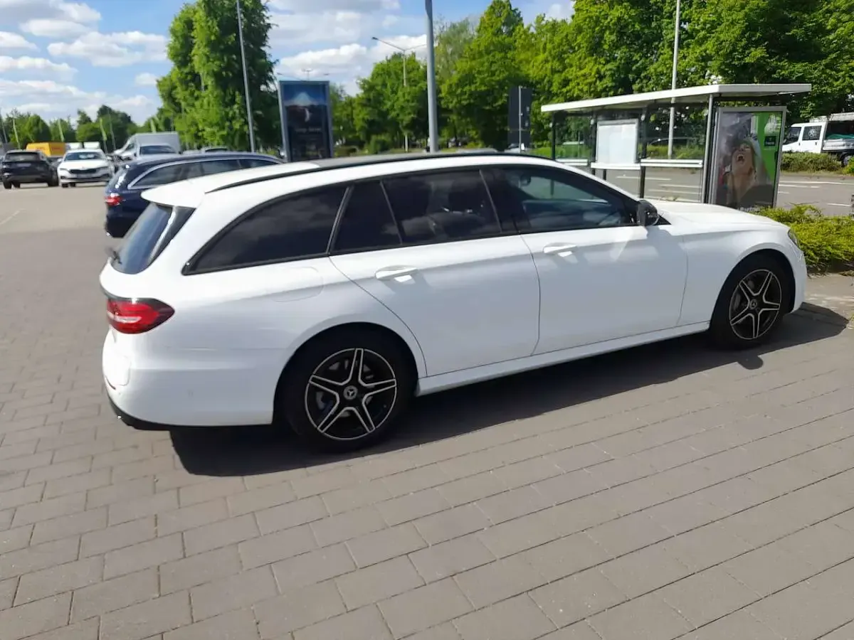 Gebraucht Mercedes E300 Edition 311 PS (228 kW) 2022 Weiß Kombi