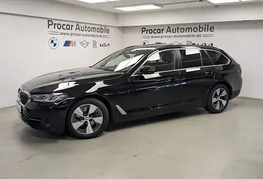 Gebraucht BMW 520 Efficient Dynamics 190 PS (139 kW) 2023 Schwarz Kombi