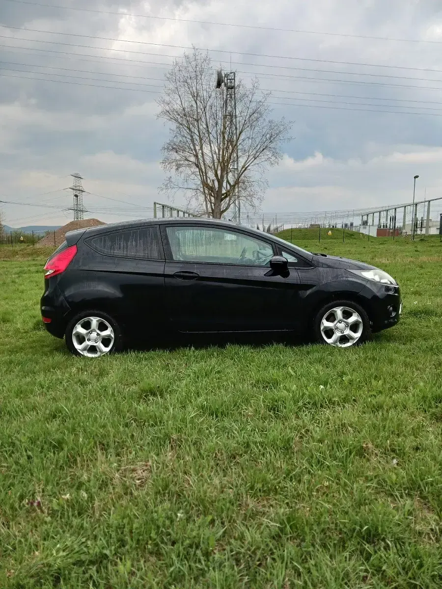 Usata Ford Fiesta 60 CV (44 kW) 2009 Nero Berlina