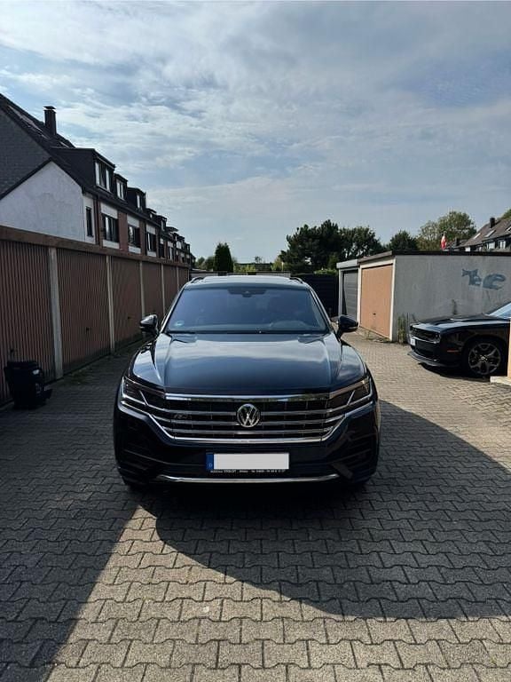 Schwarz Gebraucht 2018 VW Touareg R-line SUV | 35.000 € (Guter Preis) - Bild 1/4