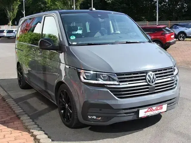 Używany VW Multivan 204 KM (150 kW) 2022 Szary Minivan