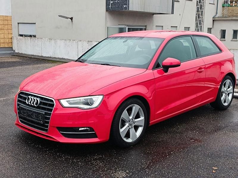 Rot Gebraucht 2013 Audi A3 Ambition Limousine | 8.990 € (Superpreis) - Bild 1/4