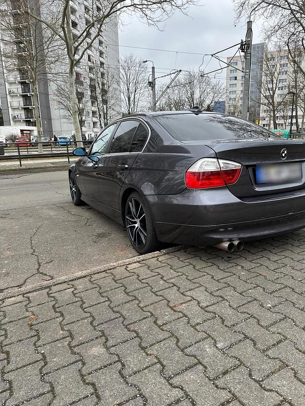 Second-hand BMW 325 218 CP (160 kW) 2006 Berlinǎ