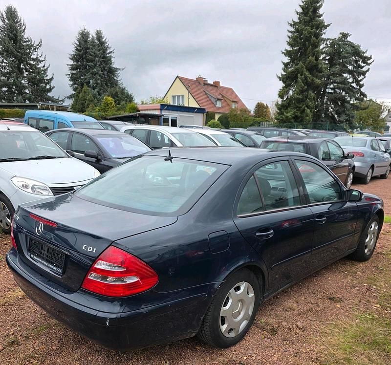 Gebraucht Mercedes E220 150 PS (110 kW) 2004 Blau Limousine