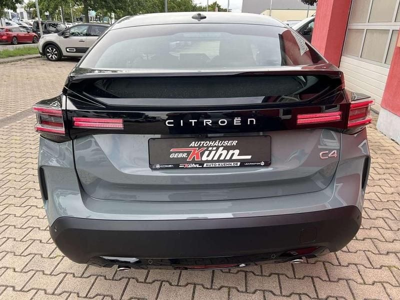 Neu Citroën C4 PureTech 131 PS (96 kW) 2025 Grün Limousine