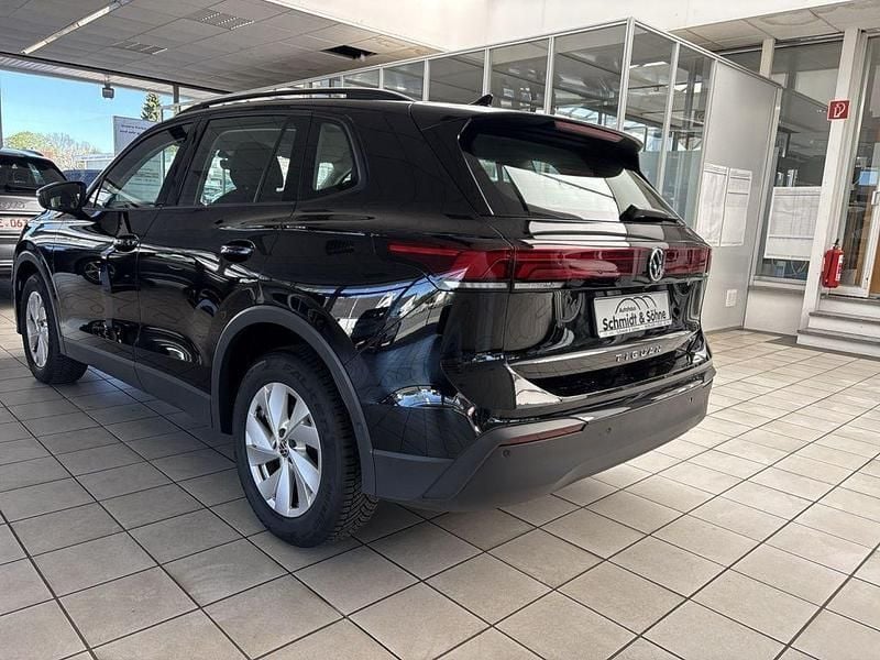 Gebraucht VW Tiguan 131 PS (96 kW) 2025 Schwarz metallic SUV
