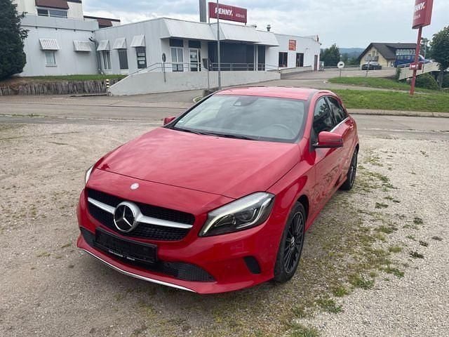 Rot Gebraucht 2015 Mercedes A250 Limousine | 17.800 € (Fairer Preis) - Bild 1/4