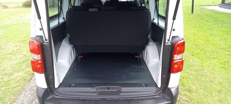 Gebraucht Opel Vivaro 120 PS (88 kW) 2023 Casabl/arctic/eisweiss/kaolin Van / Kleinbus