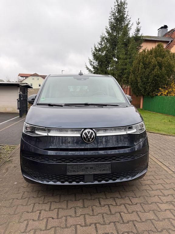 Second-hand VW Multivan 150 CP (110 kW) 2022 Albastru Monovolum