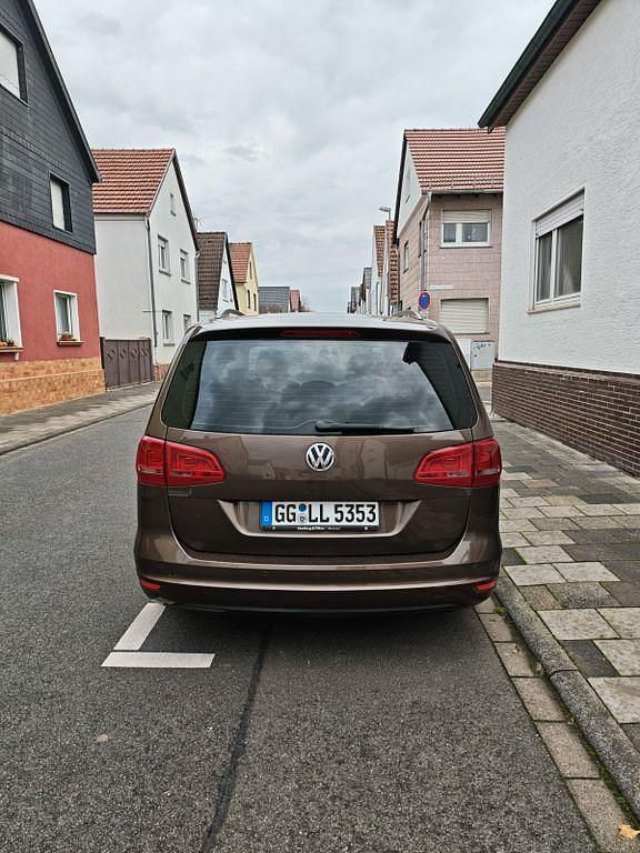 Gebraucht VW Sharan Trendline 150 PS (110 kW) 2010 Braun Van / Kleinbus