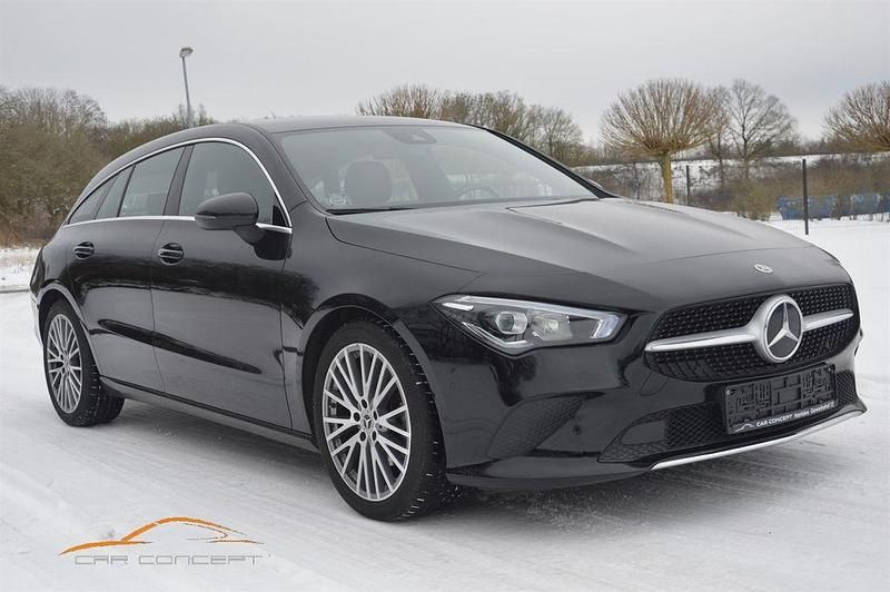 Gebraucht Mercedes CLA200 Shooting Brake 163 PS (119 kW) 2023 Schwarz Kombi