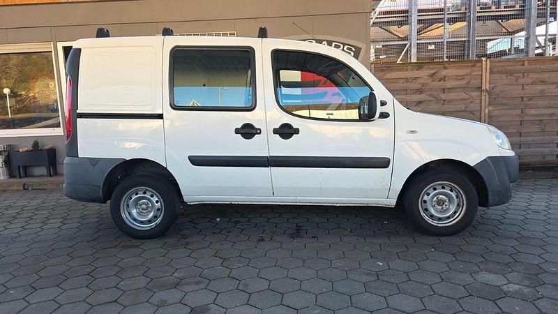 Gebraucht Fiat Doblò 75 PS (55 kW) 2009 Bianco banchisa/pack/canova/sa Van / Kleinbus
