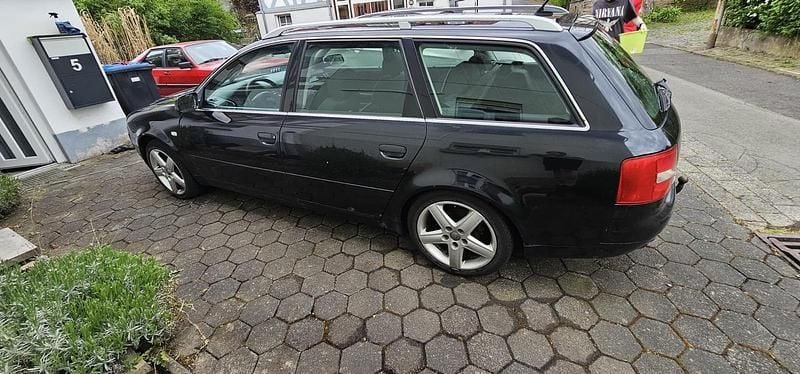Schwarz Gebraucht 2003 Audi A6 Kombi | 3.400 € - Bild 1/4