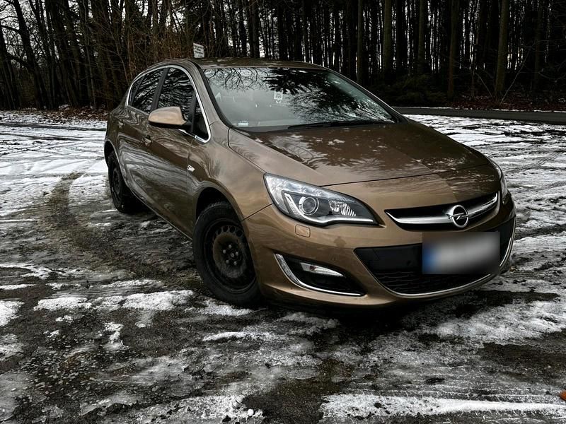 Gebraucht Opel Astra Innovation 140 PS (102 kW) 2013 Andere farben Kleinwagen