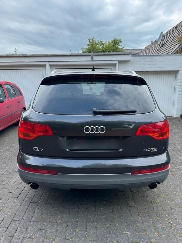 Grau Gebraucht 2007 Audi Q7 SUV | 4.600 € (Superpreis) - Bild 1/4