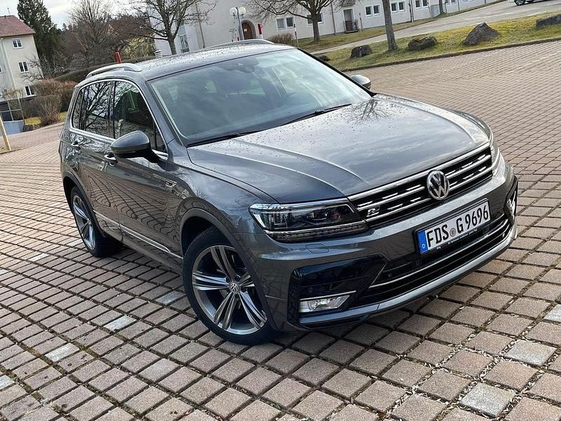Grau Gebraucht 2017 VW Tiguan R-line SUV | 21.899 € (Fairer Preis) - Bild 1/4