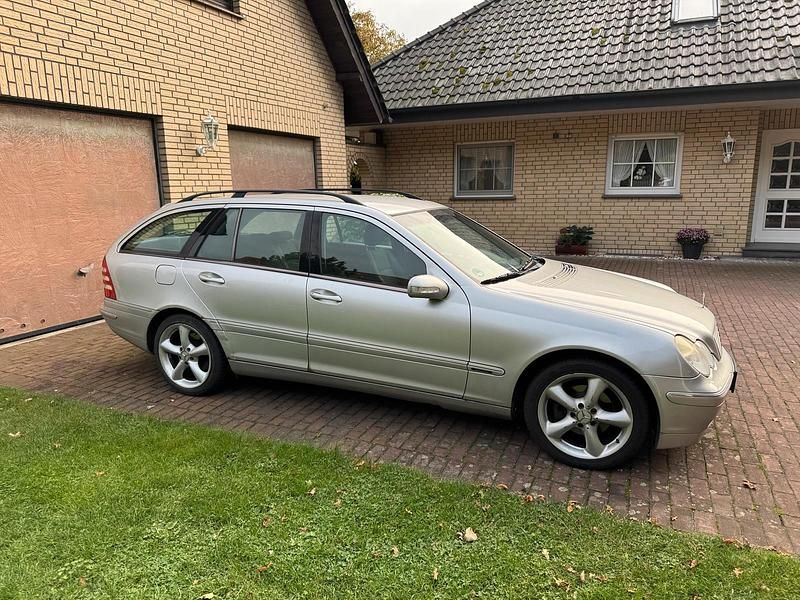 Gebraucht Mercedes C180 129 PS (94 kW) 2002 Silber Kombi