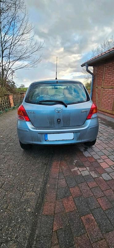 Gebraucht Toyota Yaris 101 PS (74 kW) 2009 Silber Kleinwagen