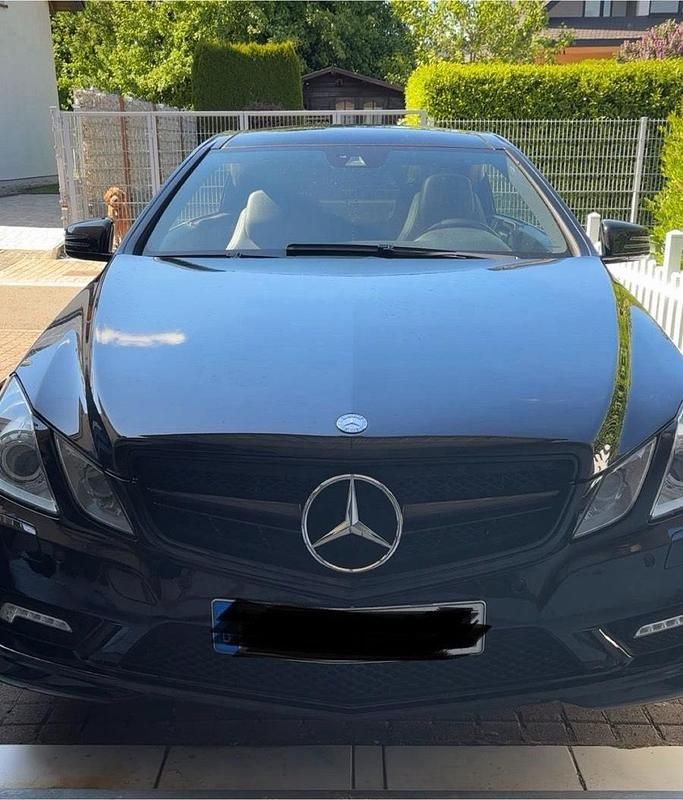 Schwarz Gebraucht 2010 Mercedes E220 Sport Coupé | 12.000 € (Etwas zu teuer) - Bild 1/2