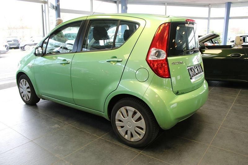 Gebraucht Suzuki Splash 65 PS (47 kW) 2010 Weiß Kleinwagen