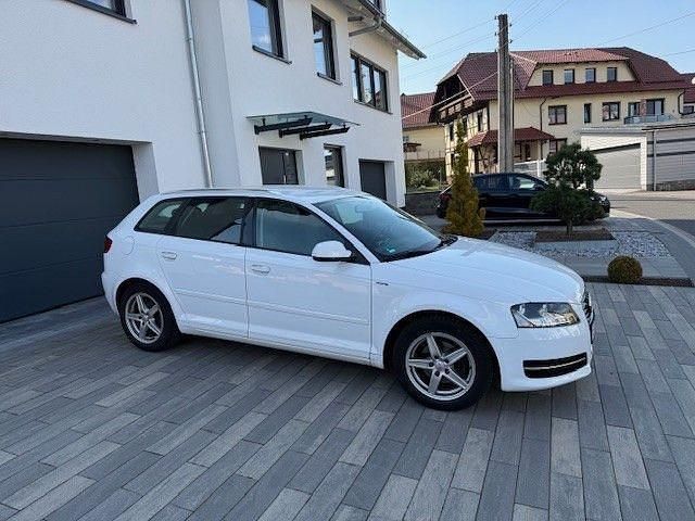 Gebraucht Audi A3 Ambiente 102 PS (75 kW) 2010 Weiß Kleinwagen