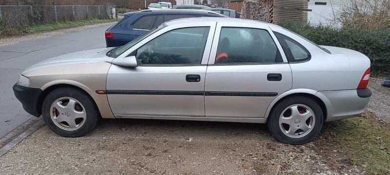 Silber Gebraucht 1998 Opel Vectra Limousine | 850 € (Guter Preis) - Bild 1/4