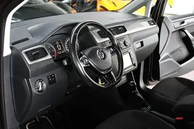 Second-hand VW Caddy Comfortline 150 CP (110 kW) 2017 Maro Monovolum
