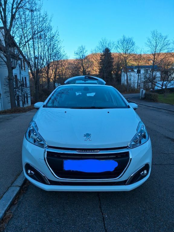 Weiß Gebraucht 2017 Peugeot 208 Active+ Kleinwagen | 7.650 € (Fairer Preis) - Bild 1/4