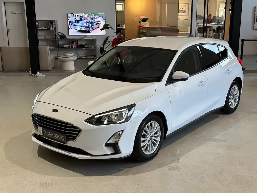 Gebraucht Ford Focus Titanium 125 PS (91 kW) 2021 Frozen white Limousine