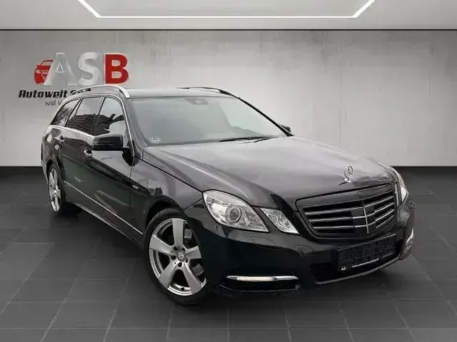 Gebraucht Mercedes E250 204 PS (150 kW) 2011 Schwarz Kombi