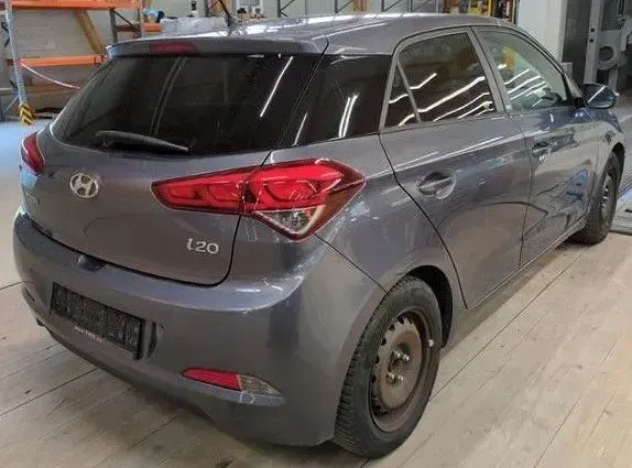 Gebraucht Hyundai i20 Passion 84 PS (61 kW) 2018 Violet Limousine
