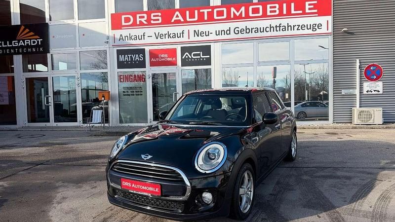 Gebraucht Mini Cooper D Chili 116 PS (85 kW) 2015 Midnight black metallic Kleinwagen