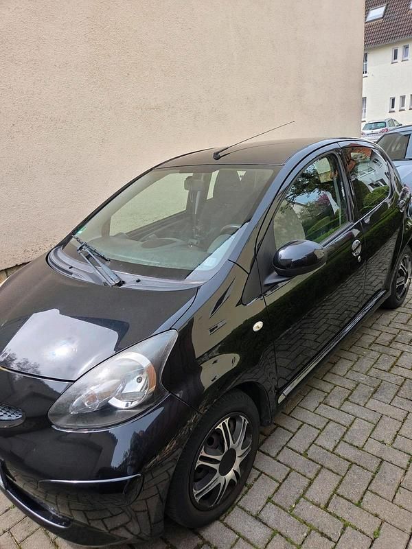 Gebraucht Toyota Aygo 68 PS (50 kW) 2007 Schwarz Kleinwagen