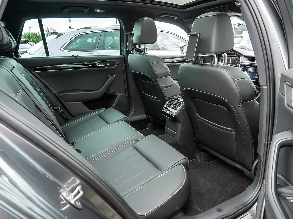 Gebraucht Skoda Superb LAURIN & KLEMENT 200 PS (147 kW) 2023 Grau / graphitgrau (metallic) Kombi