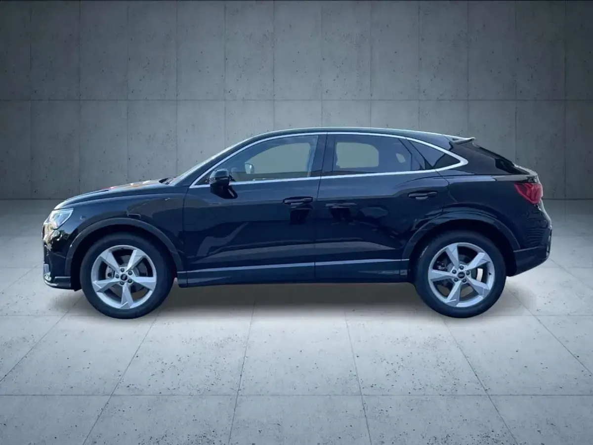 Gebraucht Audi Q3 Sportback Sport 150 PS (110 kW) 2025 Mythosschwarz metallic SUV