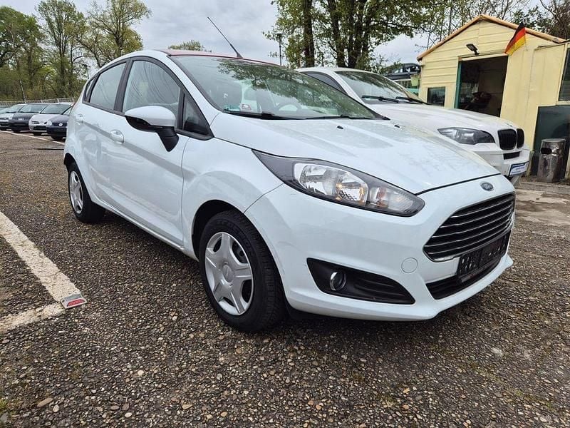 Gebraucht Ford Fiesta SYNC Edition 101 PS (74 kW) 2015 Weiß Limousine