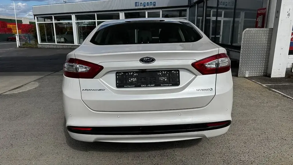 Gebraucht Ford Mondeo 140 PS (102 kW) 2015 Weiß Limousine