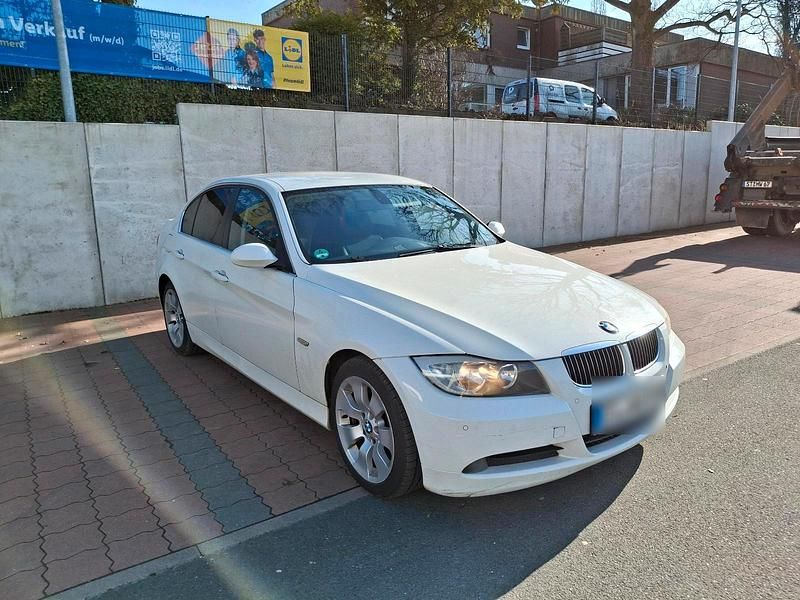 Gebraucht BMW 325 197 PS (144 kW) 2008 Weiß Limousine