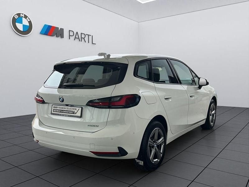 Gebraucht BMW 220 Active Tourer 170 PS (125 kW) 2025 Alpinweiß uni Van / Kleinbus
