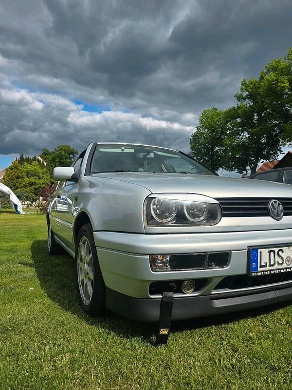 Silber Gebraucht 1998 VW Golf IV Kombi | 2.800 € - Bild 1/4