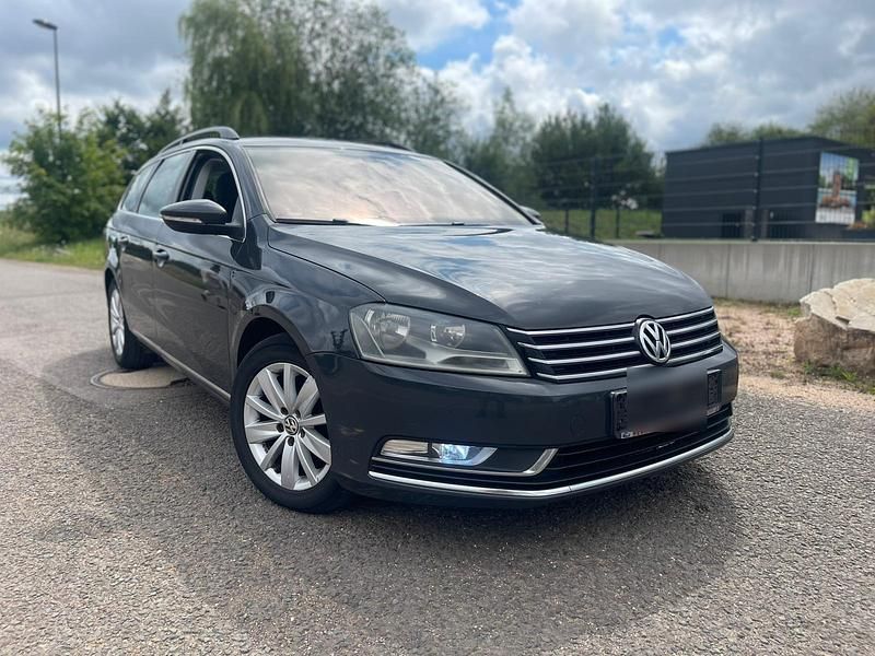 Grau Gebraucht 2012 VW Passat Kombi | 5.999 € (Fairer Preis) - Bild 1/4