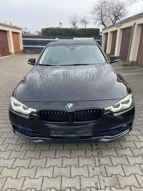 Gebraucht BMW 330 Sport Line 258 PS (189 kW) 2018 Schwarz Kombi