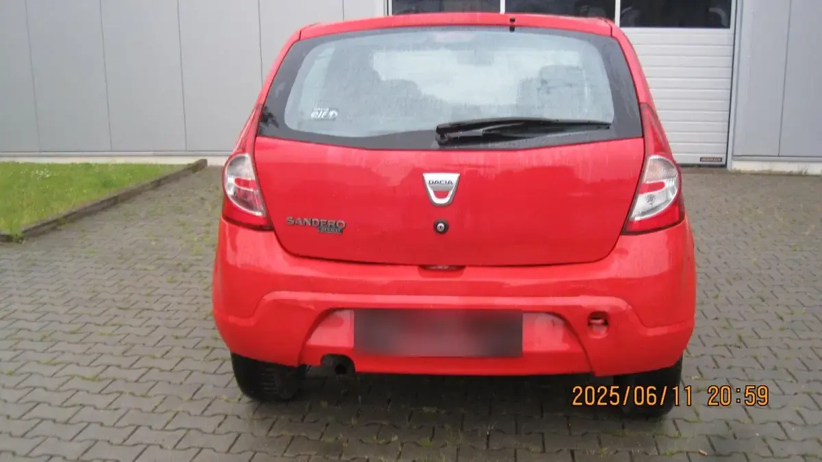 Gebraucht Dacia Sandero 75 PS (55 kW) 2010 Rot Limousine