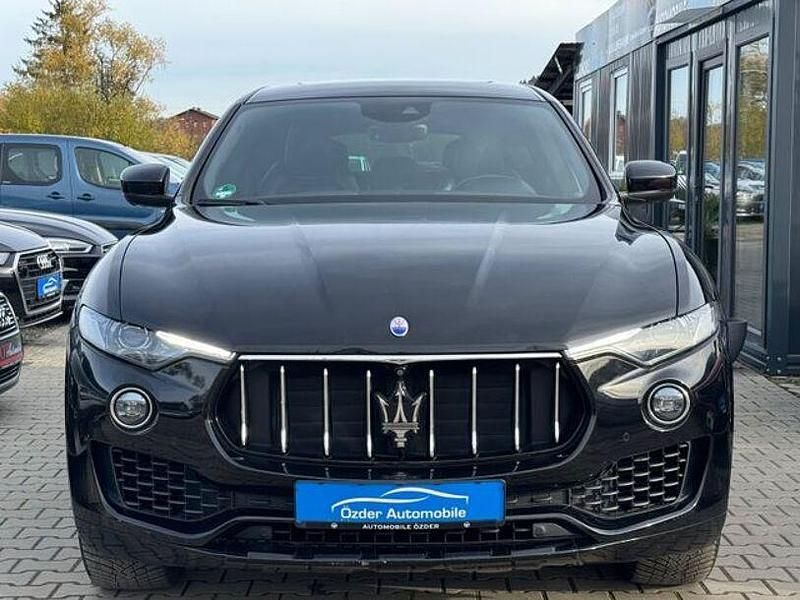 Gebraucht Maserati Levante 275 PS (202 kW) 2018 Schwarz SUV